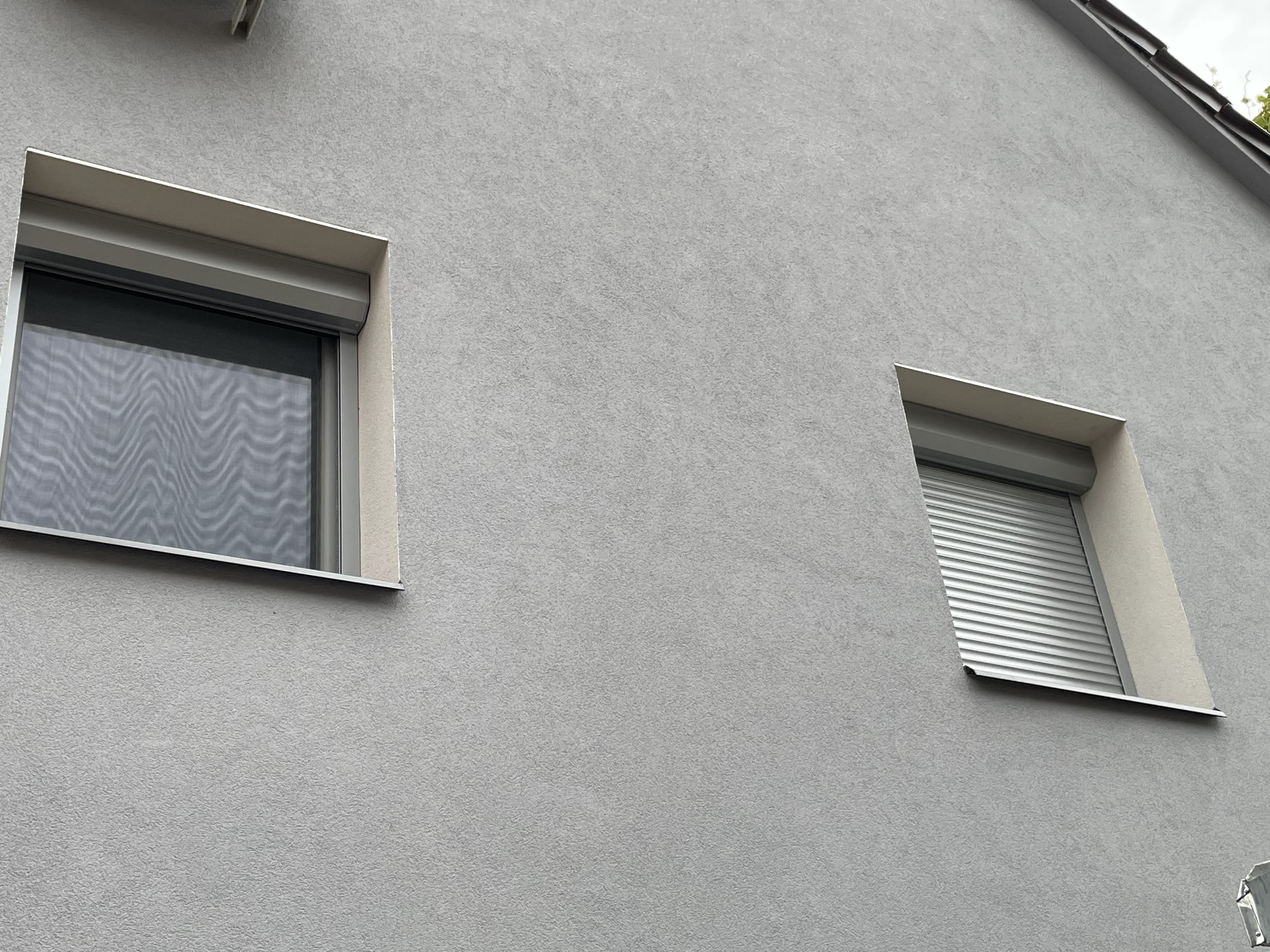 Venkovní hliníková roleta s motorem 1300 x 1015 mm - Stříbrná